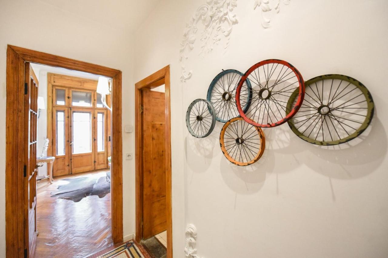 Vintage Elegance, Modern Comfort: 1Br Apartment Overlooking Calea Victoriei 부쿠레슈티 외부 사진
