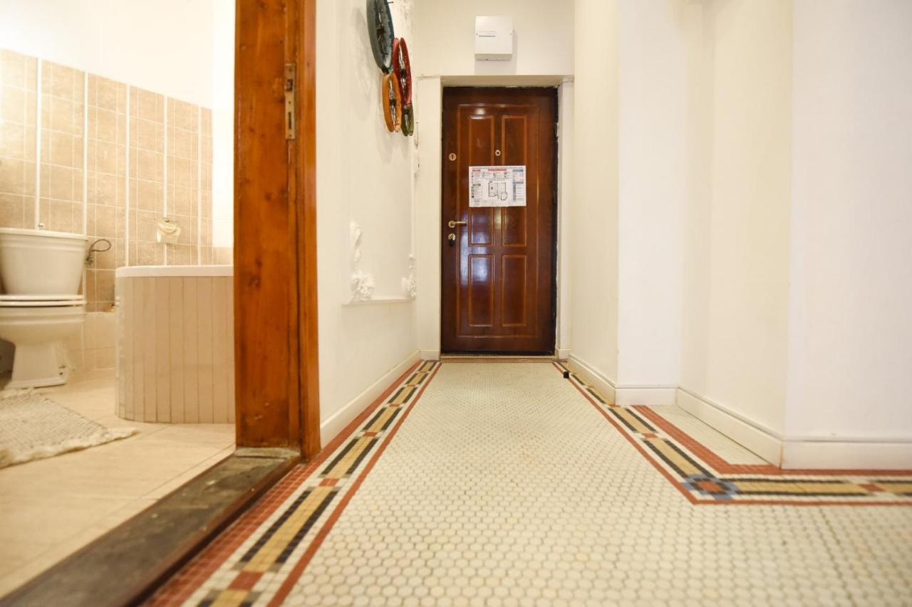 Vintage Elegance, Modern Comfort: 1Br Apartment Overlooking Calea Victoriei 부쿠레슈티 외부 사진