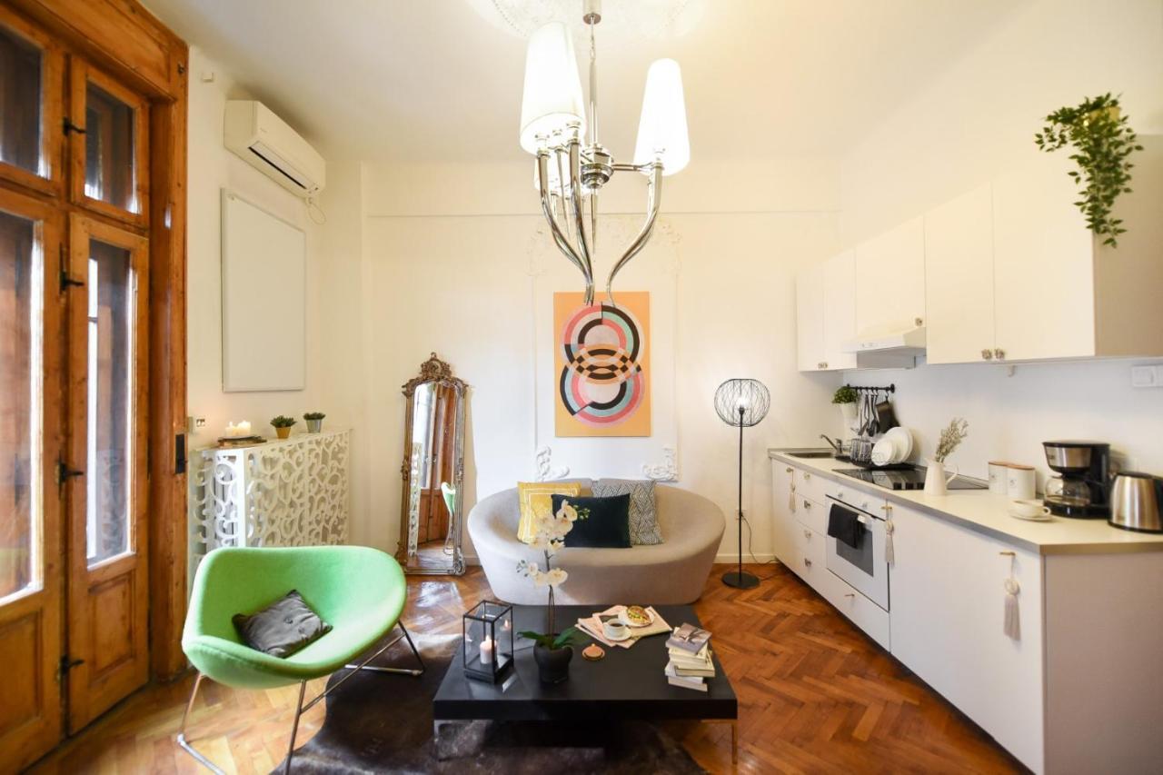 Vintage Elegance, Modern Comfort: 1Br Apartment Overlooking Calea Victoriei 부쿠레슈티 외부 사진