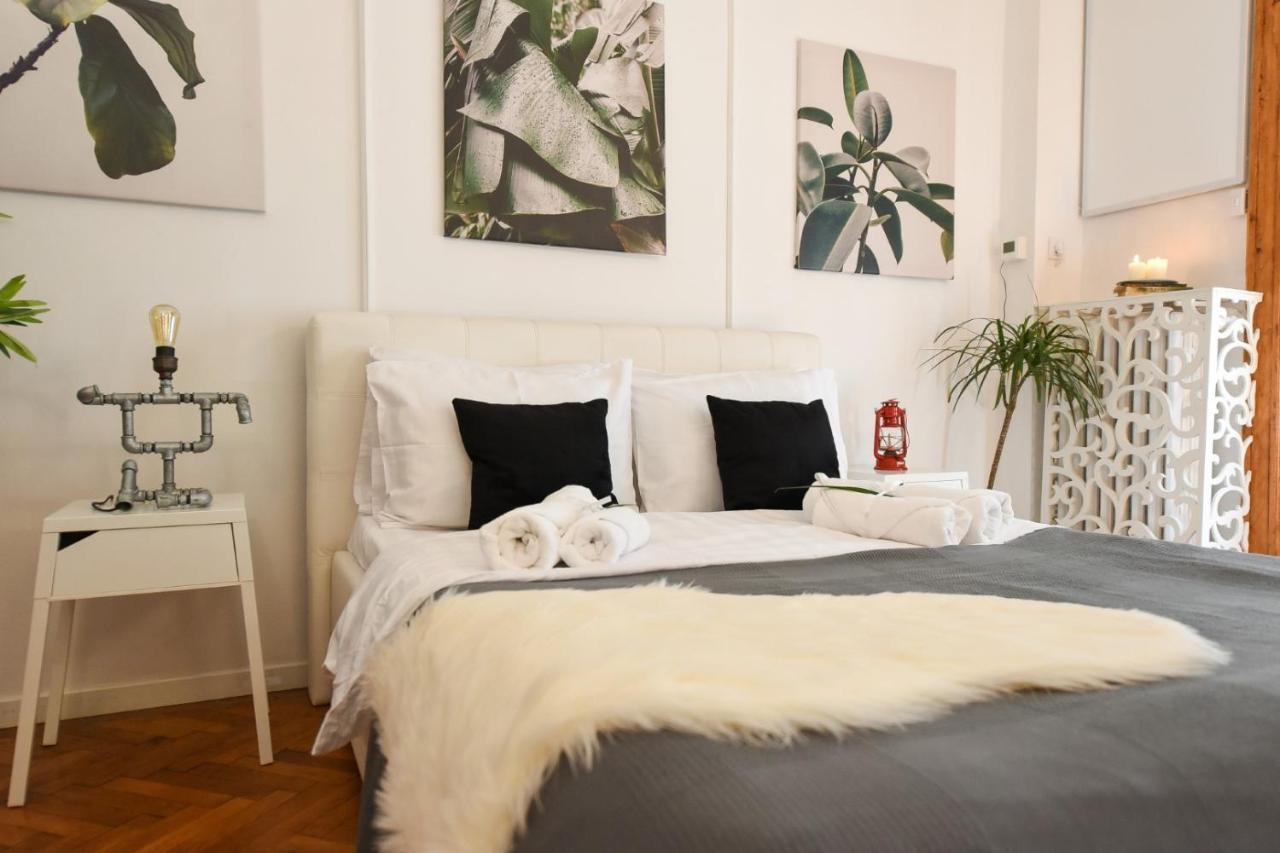Vintage Elegance, Modern Comfort: 1Br Apartment Overlooking Calea Victoriei 부쿠레슈티 외부 사진