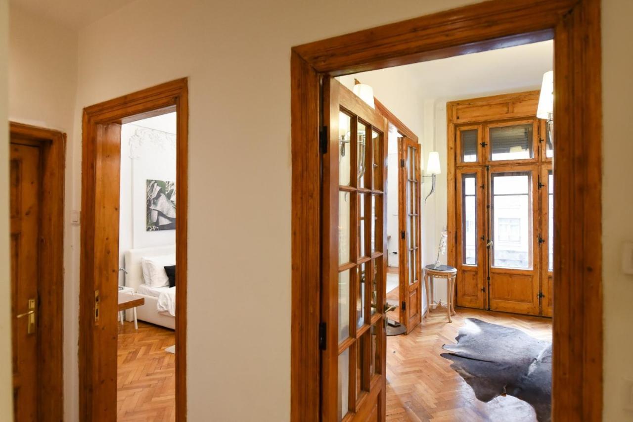 Vintage Elegance, Modern Comfort: 1Br Apartment Overlooking Calea Victoriei 부쿠레슈티 외부 사진